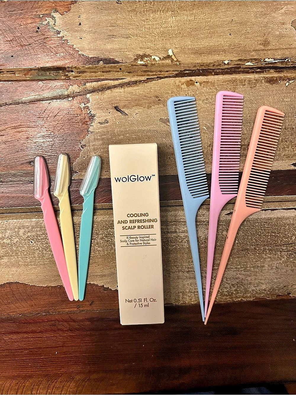 wolGlow Cooling and Refreshing Scalp Roller w/ 3 eyebrow razor 3 bonetail comb